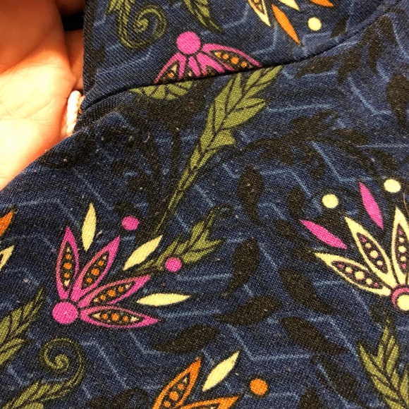 Lularoe Carly - Picture 4 of 5